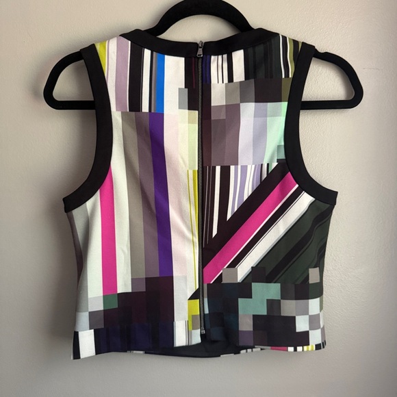 Trina Turk Geometric Top - Picture 4 of 4